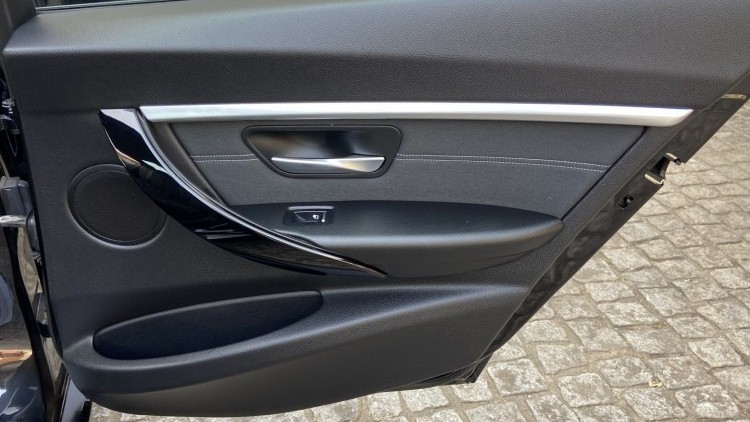 BMW S&eacute;rie 3 - 330 E iPerformace Line Sport Auto