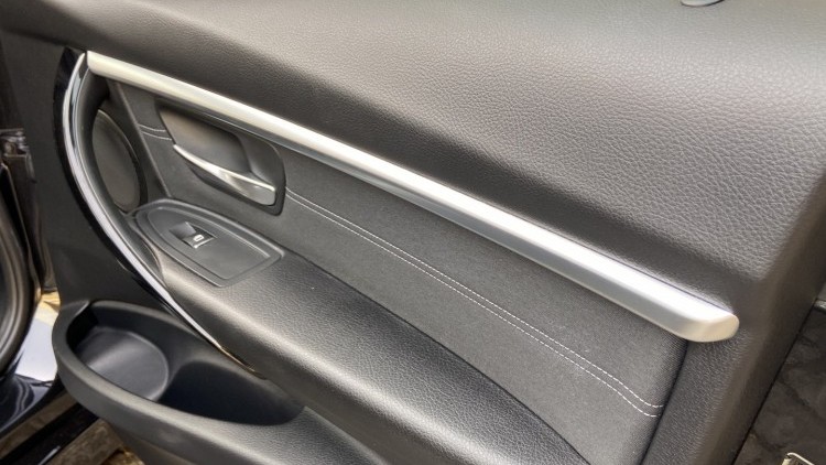 BMW S&eacute;rie 3 - 330 E iPerformace Line Sport Auto