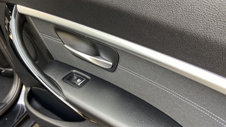 BMW S&eacute;rie 3 - 330 E iPerformace Line Sport Auto