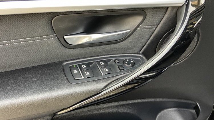 BMW S&eacute;rie 3 - 330 E iPerformace Line Sport Auto