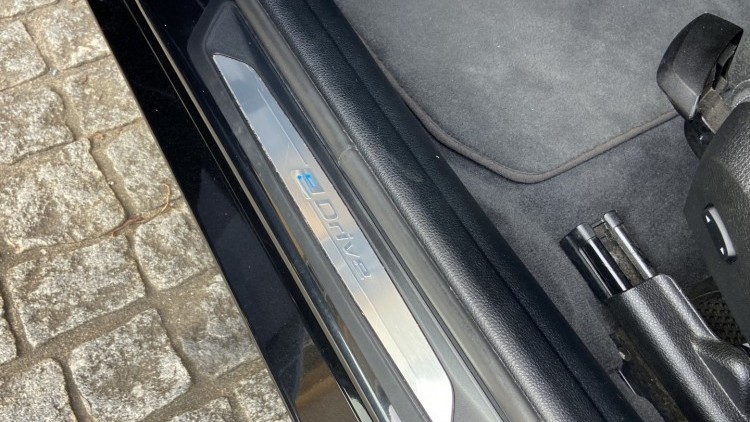 BMW S&eacute;rie 3 - 330 E iPerformace Line Sport Auto