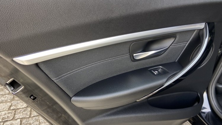 BMW S&eacute;rie 3 - 330 E iPerformace Line Sport Auto