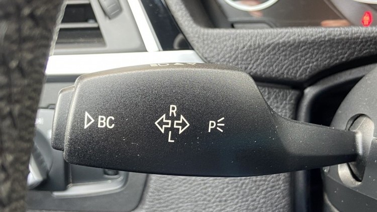 BMW S&eacute;rie 3 - 330 E iPerformace Line Sport Auto