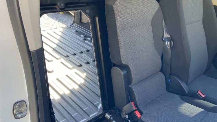 Citro&euml;n Berlingo 1.6 BlueHDI 100cv CARPLAY e CAMARA