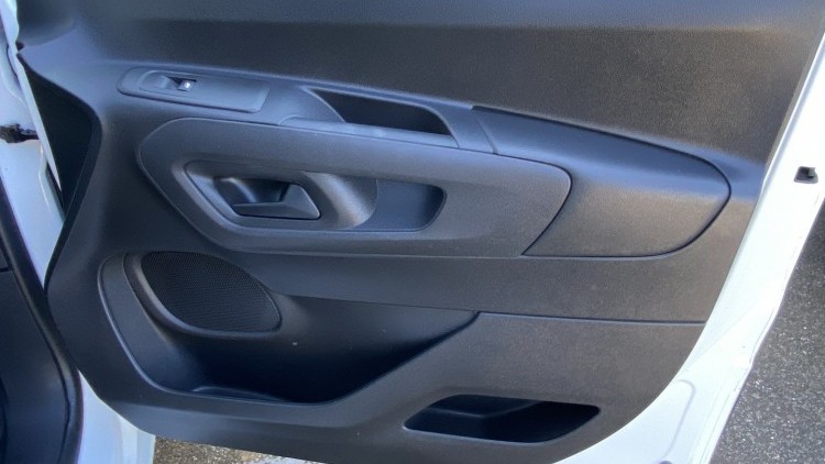 Citro&euml;n Berlingo 1.6 BlueHDI 100cv CARPLAY e CAMARA