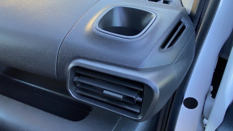 Citro&euml;n Berlingo 1.6 BlueHDI 100cv CARPLAY e CAMARA