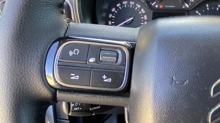 Citro&euml;n Berlingo 1.6 BlueHDI 100cv CARPLAY e CAMARA