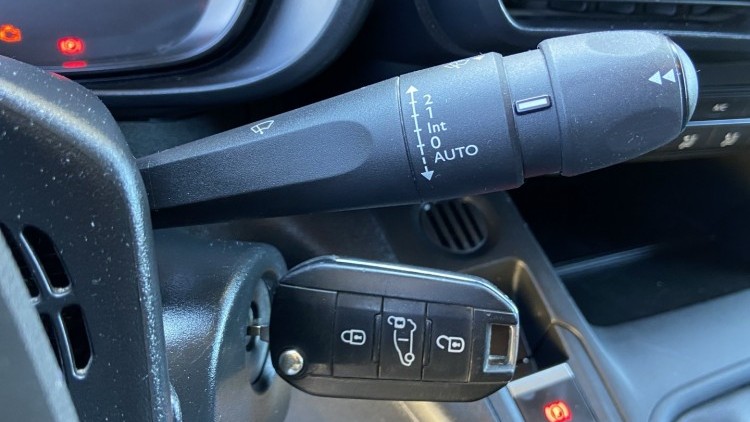 Citro&euml;n Berlingo 1.6 BlueHDI 100cv CARPLAY e CAMARA