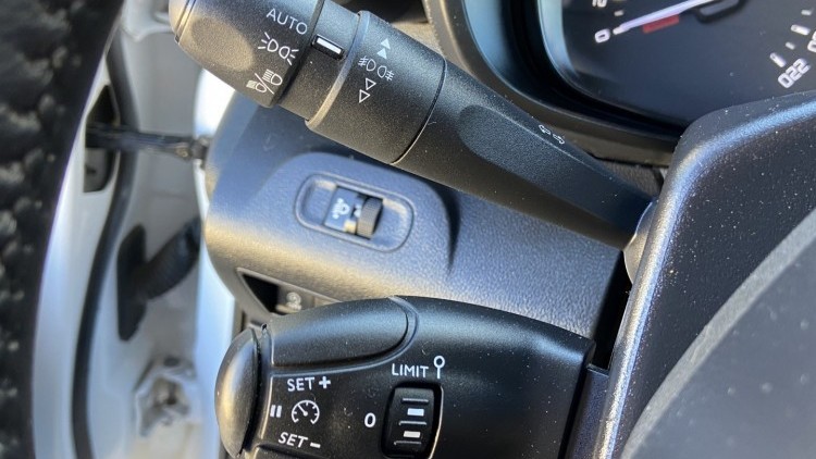 Citro&euml;n Berlingo 1.6 BlueHDI 100cv CARPLAY e CAMARA