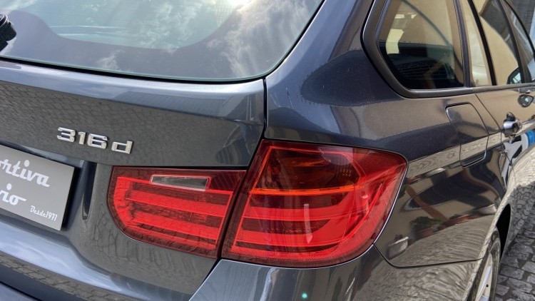 BMW S&eacute;rie 3 - 316 D LINE MODERN