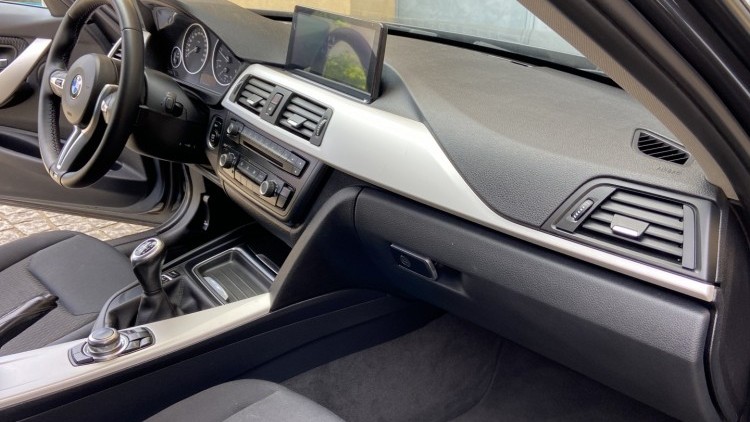 BMW S&eacute;rie 3 - 316 D LINE MODERN