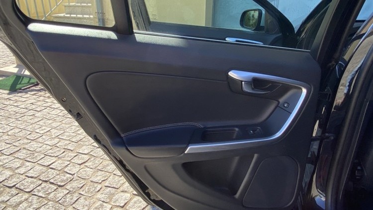 Volvo V60 1.6 D R DESIGN