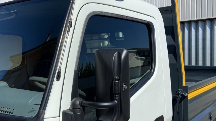 Mitsubishi Canter Fuso 3C15 Tribasculante