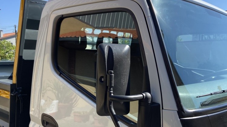 Mitsubishi Canter Fuso 3C15 Tribasculante