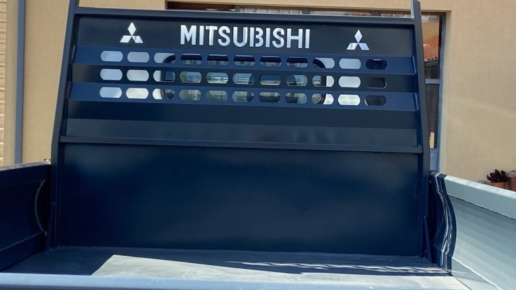 Mitsubishi Canter Fuso 3C15 Tribasculante