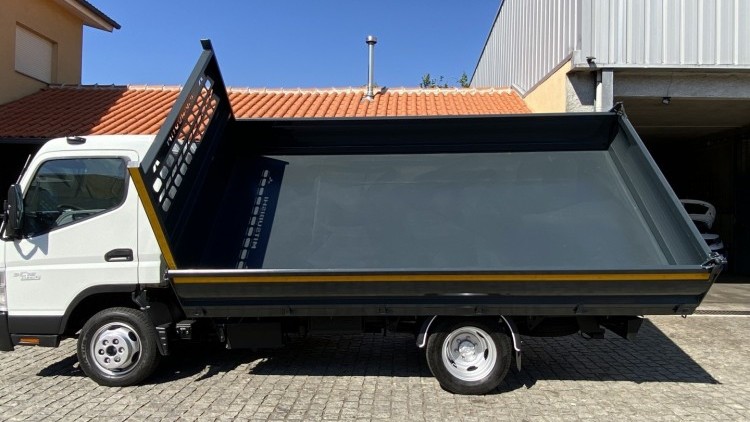 Mitsubishi Canter Fuso 3C15 Tribasculante