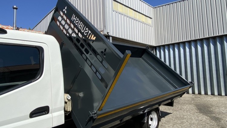 Mitsubishi Canter Fuso 3C15 Tribasculante