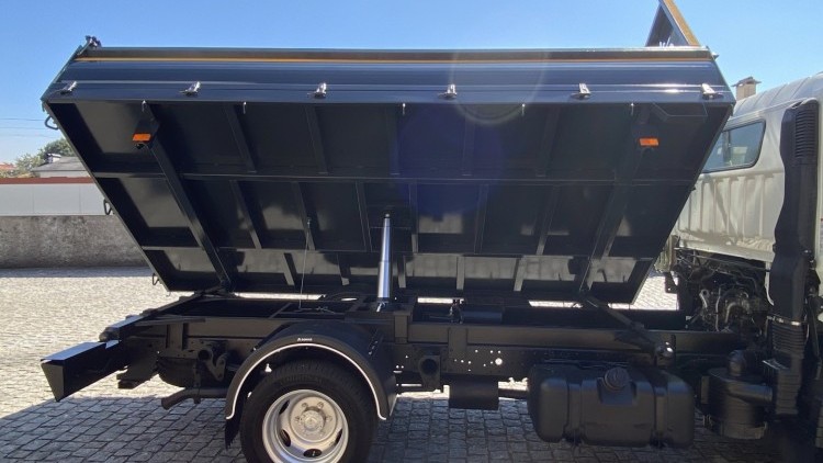 Mitsubishi Canter Fuso 3C15 Tribasculante