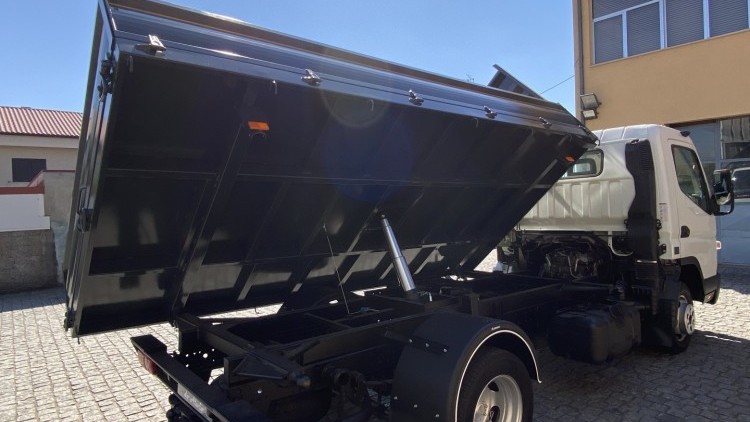 Mitsubishi Canter Fuso 3C15 Tribasculante