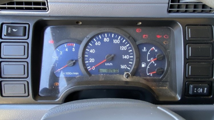 Mitsubishi Canter Fuso 3C15 Tribasculante