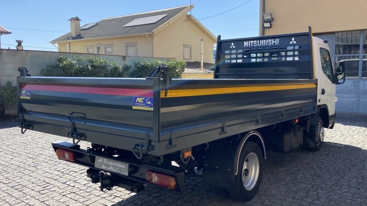 Mitsubishi Canter Fuso 3C15 Tribasculante