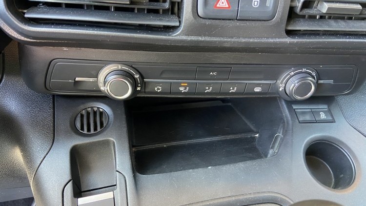 Citro&euml;n Berlingo 1.6 BlueHDI 100cv CARPLAY e CAMARA