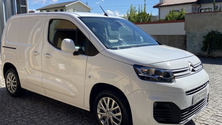 Citro&euml;n Berlingo 1.6 BlueHDI 100cv CARPLAY e CAMARA