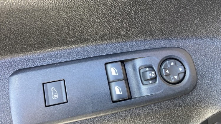 Citro&euml;n Berlingo 1.6 BlueHDI 100cv CARPLAY e CAMARA