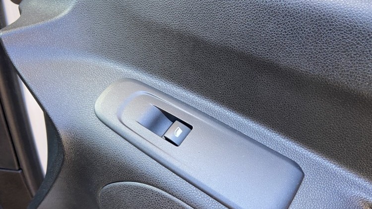 Citro&euml;n Berlingo 1.6 BlueHDI 100cv CARPLAY e CAMARA