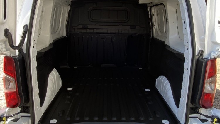 Citro&euml;n Berlingo 1.6 BlueHDI 100cv CARPLAY e CAMARA