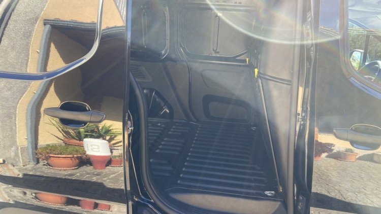 Citro&euml;n Berlingo 1.6 BlueHDI 100cv CARPLAY e CAMARA