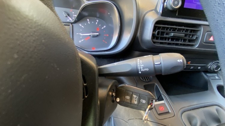 Citro&euml;n Berlingo 1.6 BlueHDI 100cv CARPLAY e CAMARA