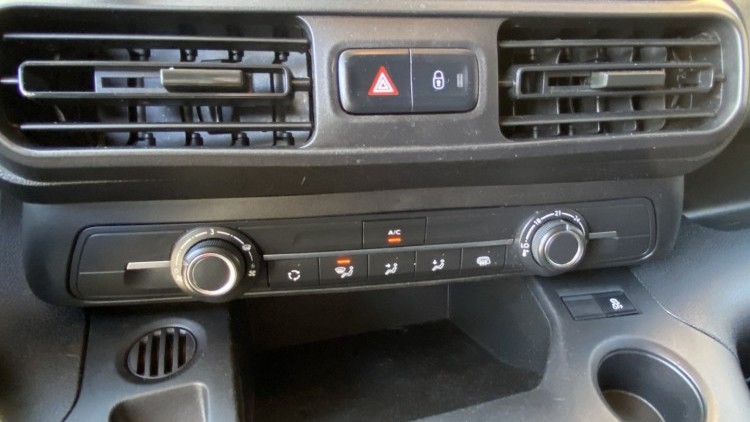 Peugeot Partner 1.6 Hdi 100cv L2(Longa) Premium CarPlay