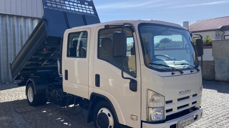Isuzu S&eacute;rie NLR CABINE DUPLA + TRIBASCULANTE