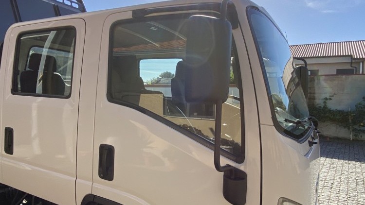 Isuzu S&eacute;rie NLR CABINE DUPLA + TRIBASCULANTE