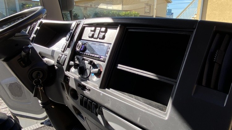 Isuzu S&eacute;rie NLR CABINE DUPLA + TRIBASCULANTE